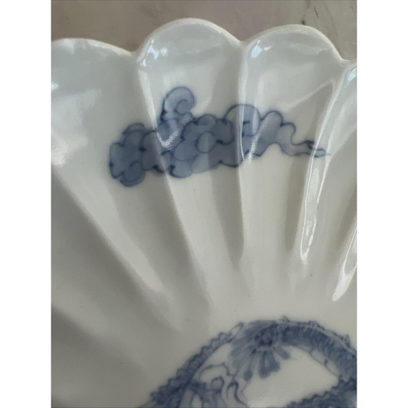 Arita‎ Scalloped Imari Plate Antique Japanese, Dragon And Clouds Blue And White - Picture 5 of 5